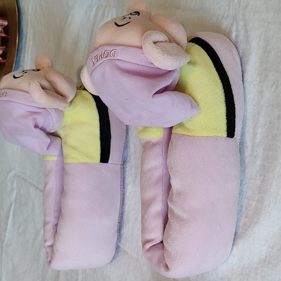 Disney Dooney ADULT Slippers, Sz 7-8 - Picture 4 of 7